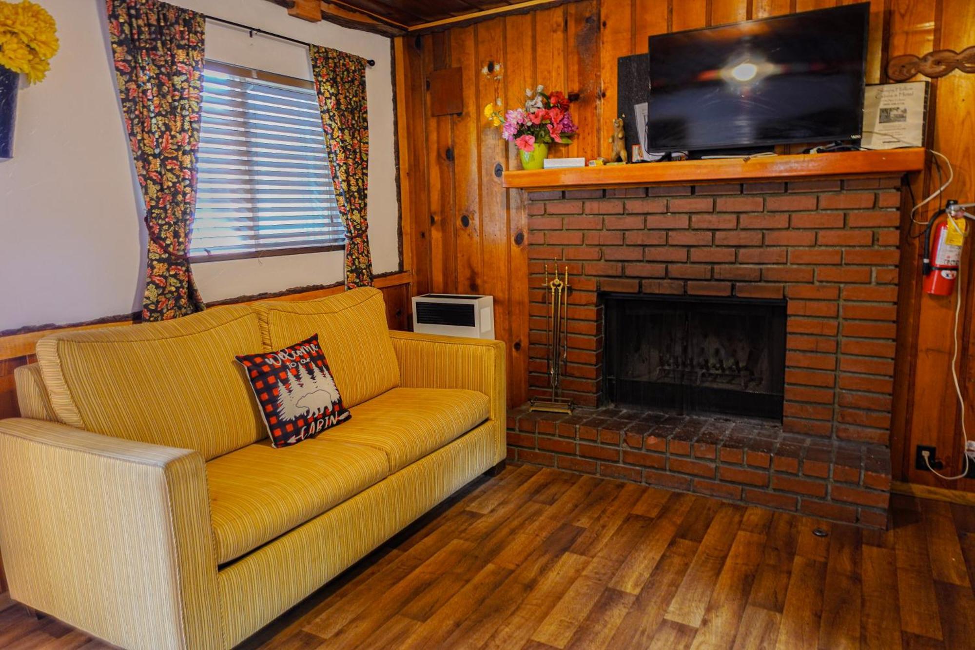 Sleepy Hollow Cabins And Hotel Crestline Bagian luar foto
