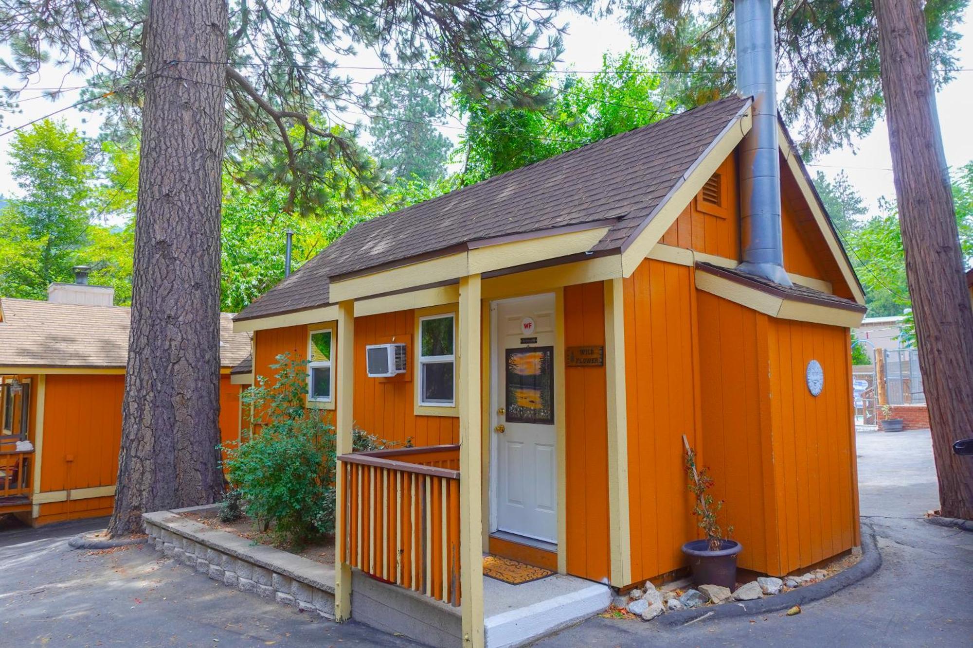Sleepy Hollow Cabins And Hotel Crestline Bagian luar foto