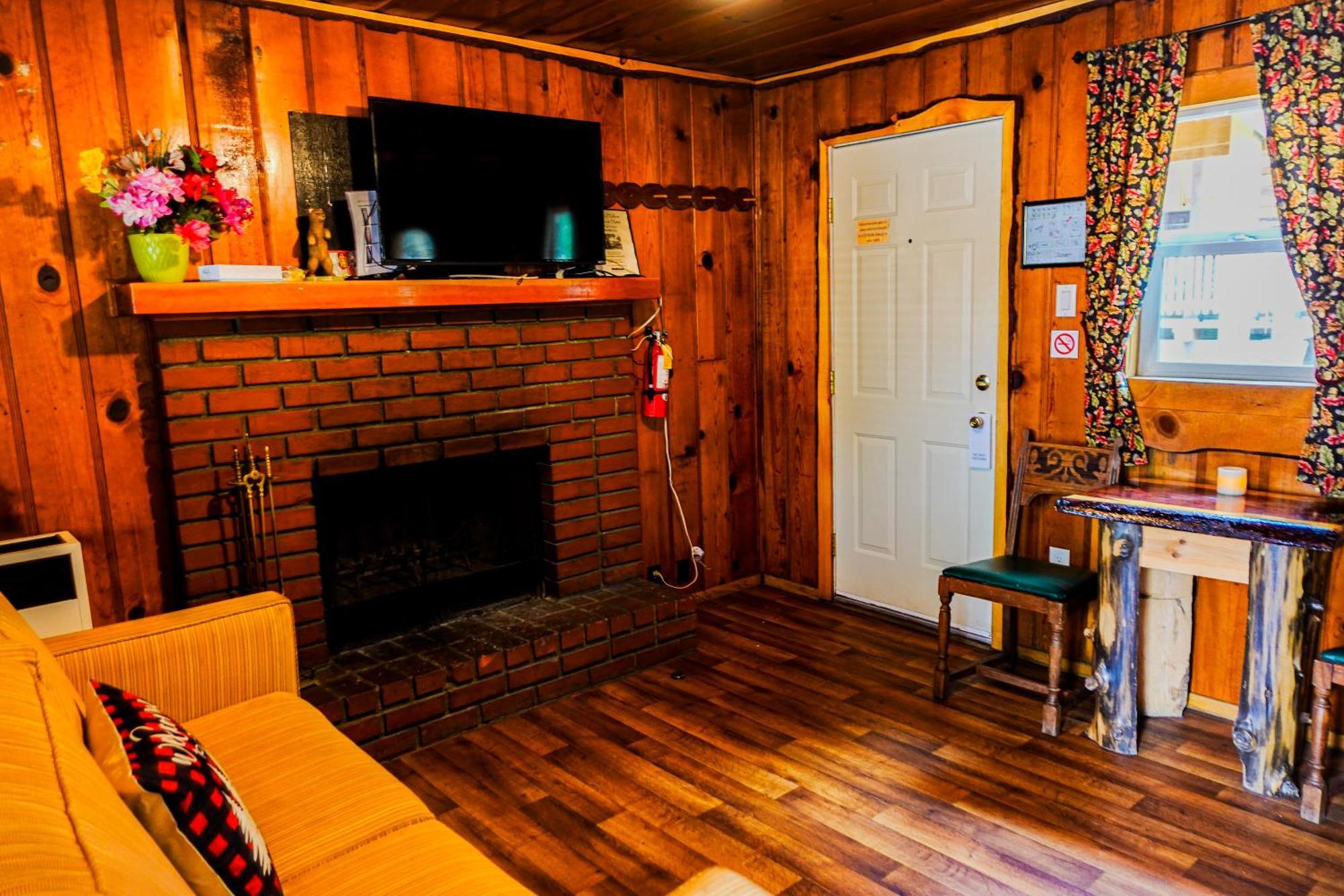 Sleepy Hollow Cabins And Hotel Crestline Bagian luar foto