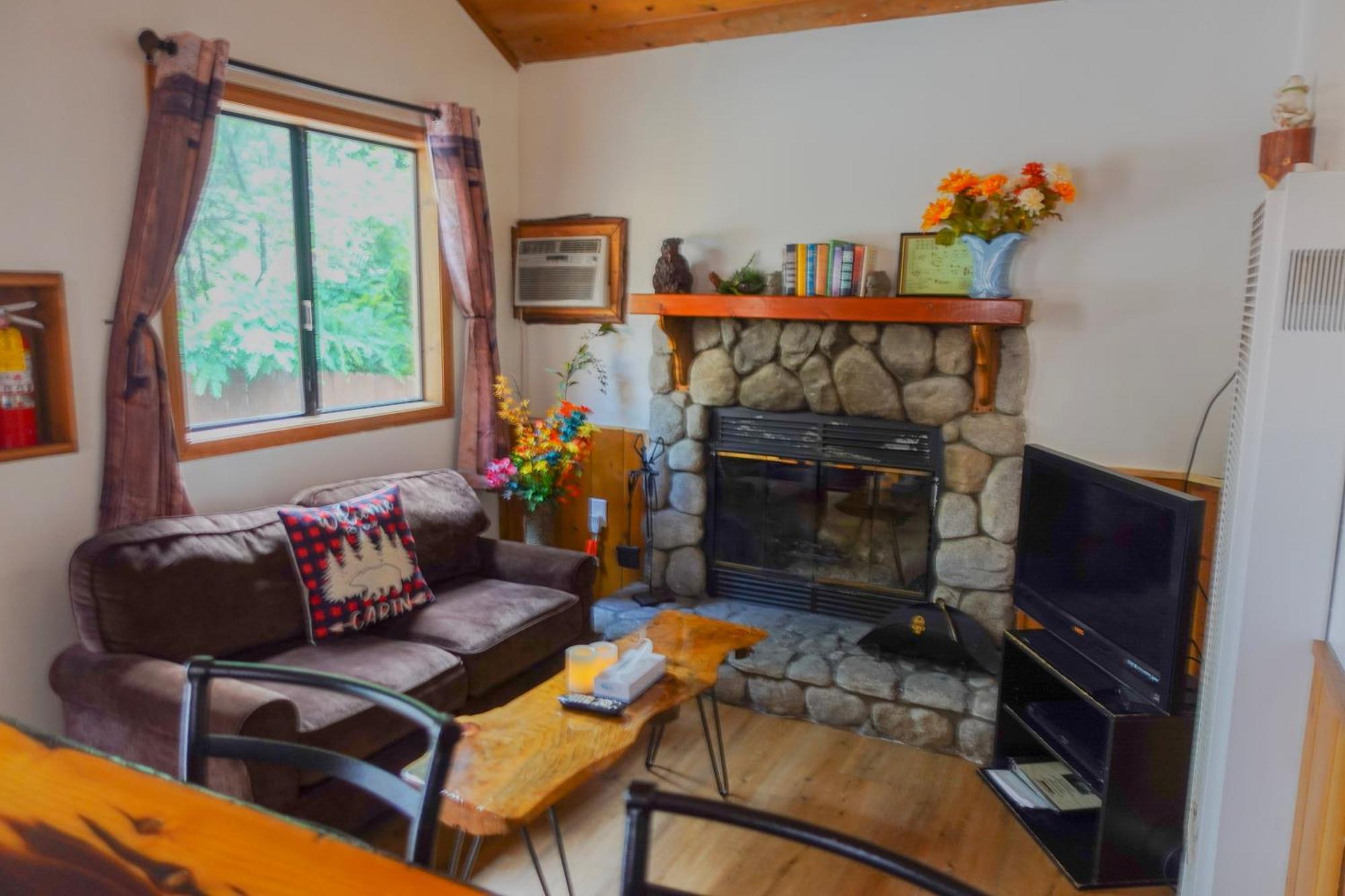 Sleepy Hollow Cabins And Hotel Crestline Bagian luar foto