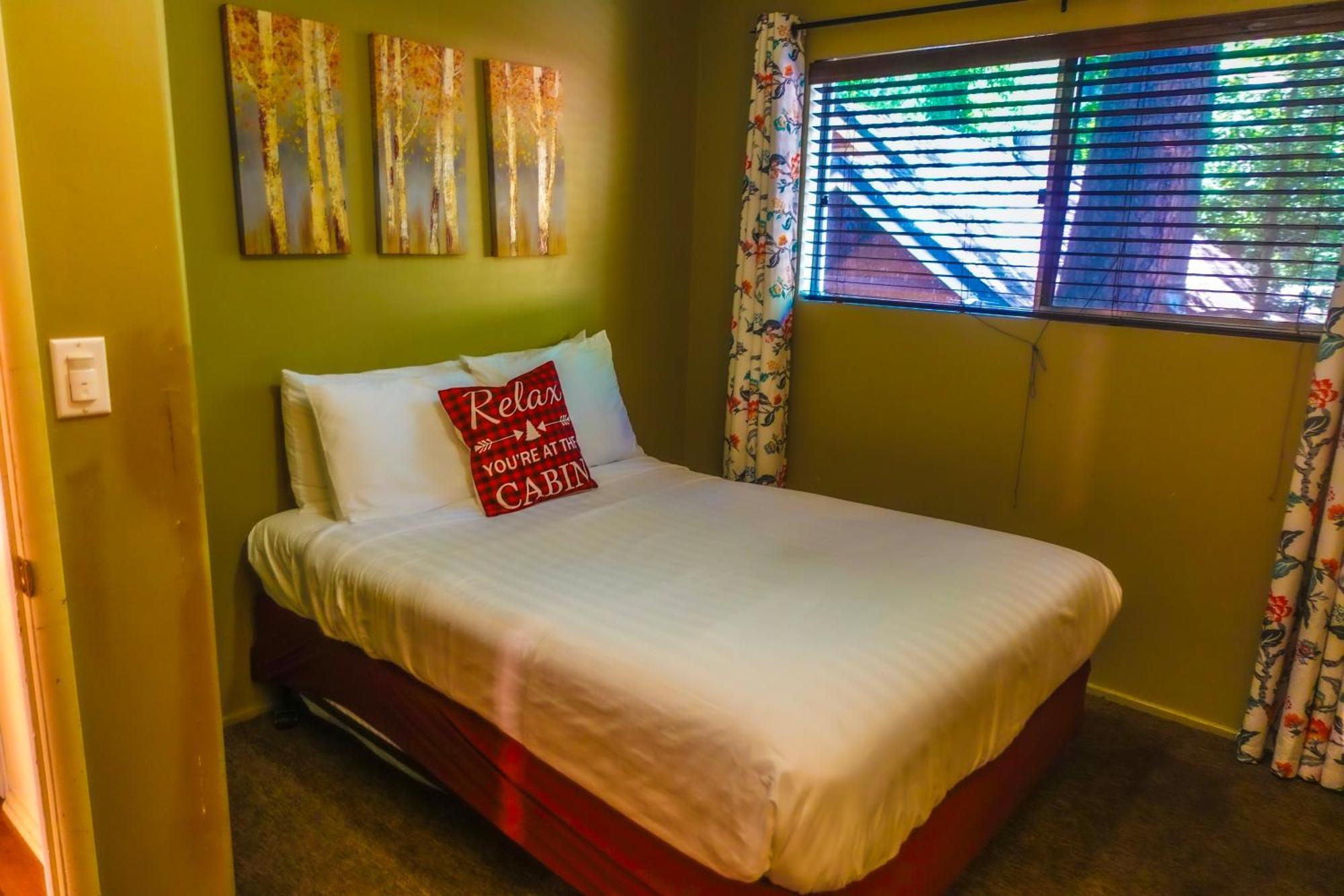 Sleepy Hollow Cabins And Hotel Crestline Bagian luar foto