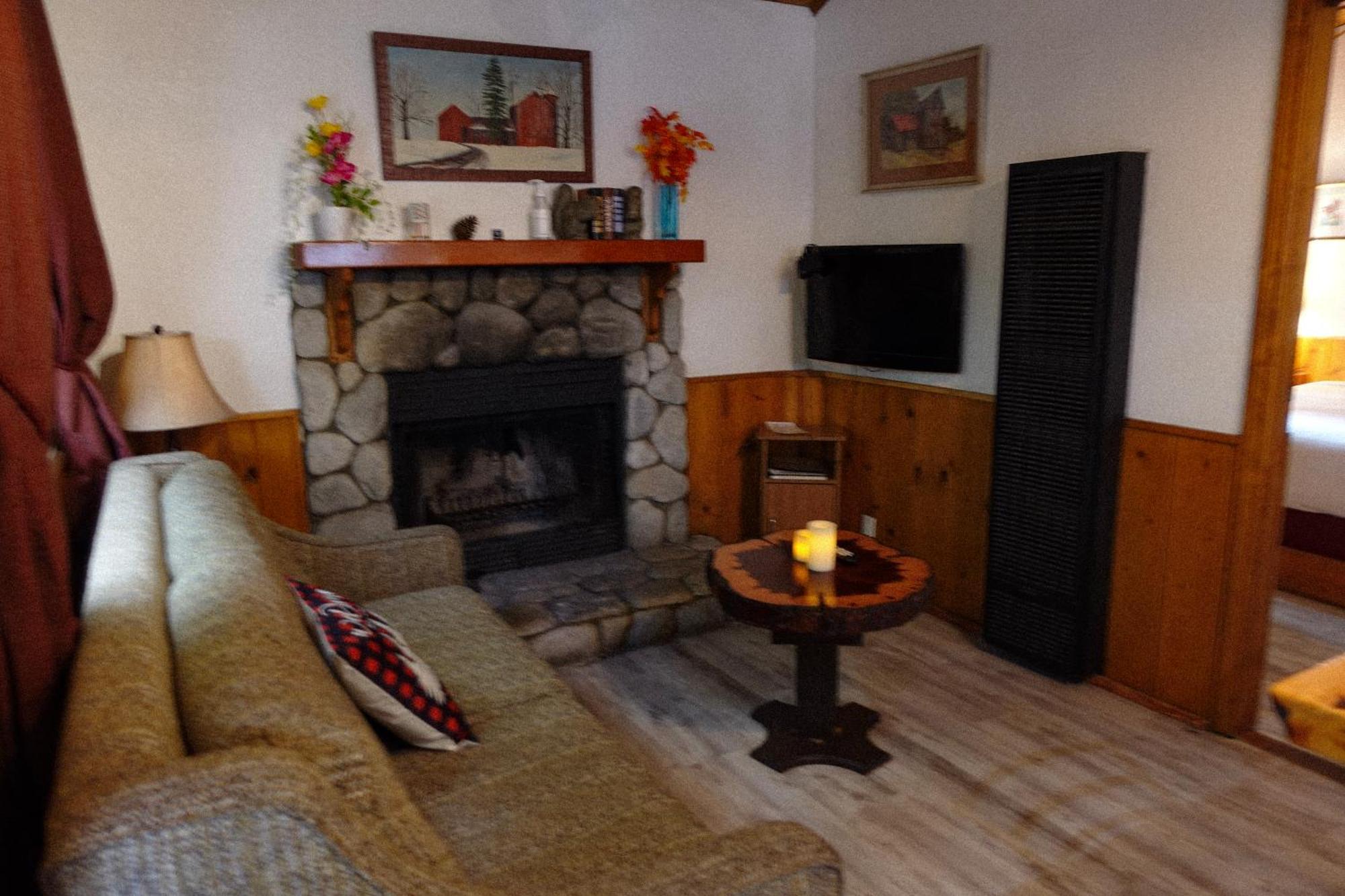 Sleepy Hollow Cabins And Hotel Crestline Bagian luar foto