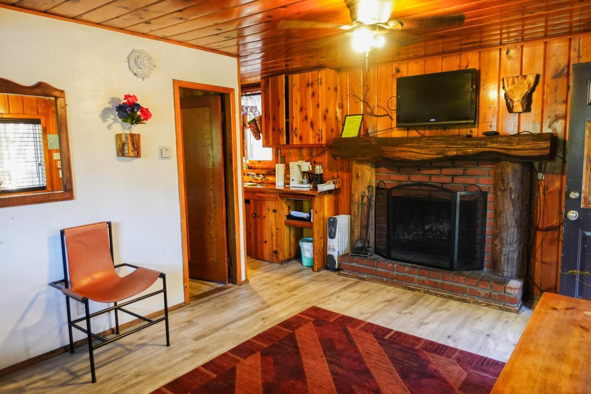 Sleepy Hollow Cabins And Hotel Crestline Bagian luar foto