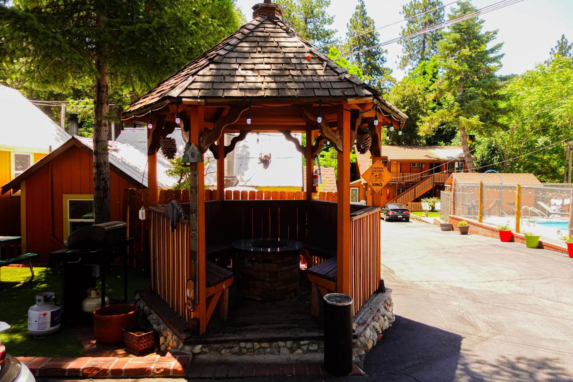 Sleepy Hollow Cabins And Hotel Crestline Bagian luar foto