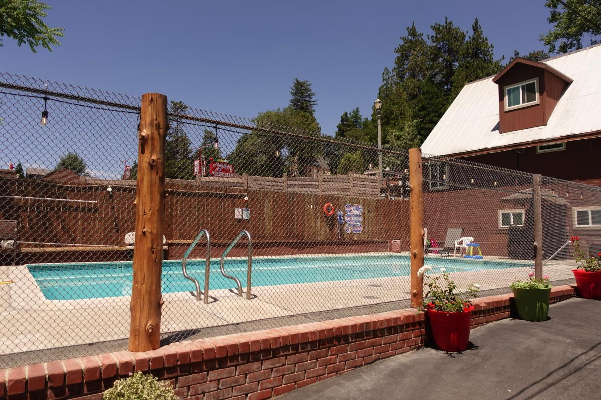 Sleepy Hollow Cabins And Hotel Crestline Bagian luar foto